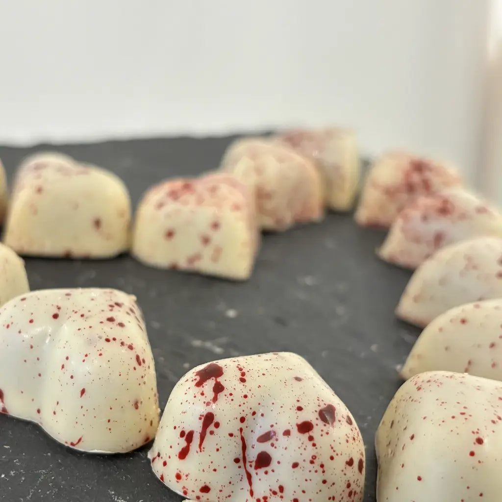 Cœurs chocolat blanc fourrés caramel à la framboise