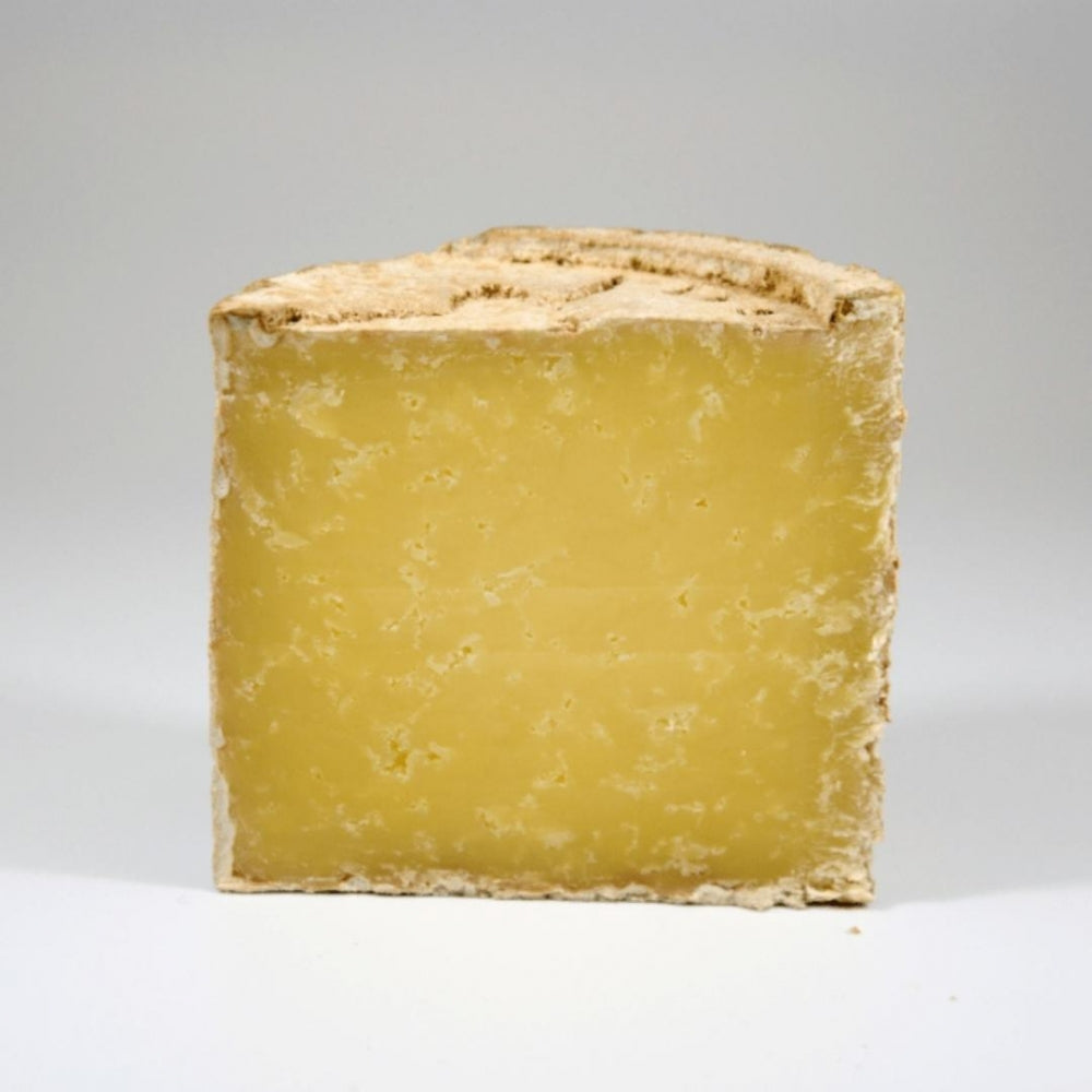 Demi Salerac – 6 à 8 mois d’affinage – 100 % lait cru de SALERS – 350g