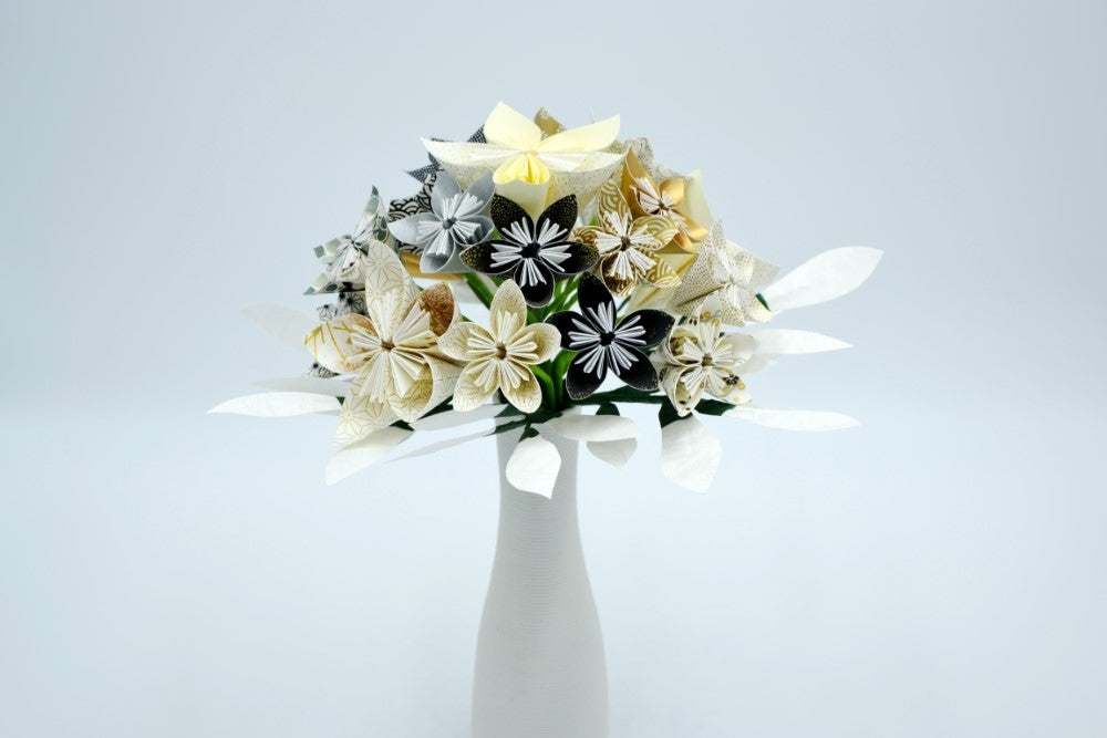 Bouquet de fleurs Origami Blanc Doré Noir "Diane"